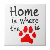 Zuhause ist dort, wo der Pfotendruck steht Fliese (Vorderseite)