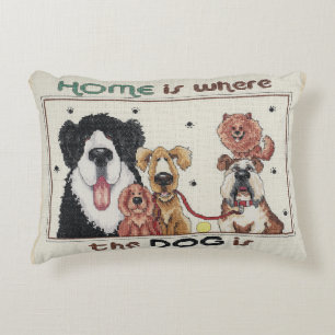 Zuhause ist, wo der Hund Kissen ist