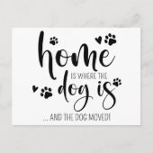 Zuhause ist, wo der Hund sich Personalisiert beweg Ankündigungspostkarte (Vorderseite)