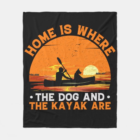 Zuhause ist, wo der Hund und Kayak sind Fleecedecke (Vorderseite)