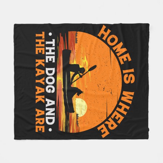 Zuhause ist, wo der Hund und Kayak sind Fleecedecke (Vorderseite (Horizontal))