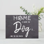 Zuhause ist, wo sich der Hund in der Karton bewegt Ankündigung (Stehend Vorderseite)