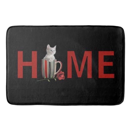 Zuhause niedliches Kätzchen in Becherfoto Moderner Badematte (Vorderseite)