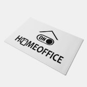 Zuhause Office on - Homeoffice on Fußmatte (Schrägansicht)