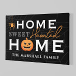 Zuhause Sweet Spuk Zuhause Personalisiert Hallowee Leinwanddruck<br><div class="desc">Das stilvolle Typografie-Design mit der Formulierung "Zuhause Sweet Spuk Zuhause" mit individuellem Text für Ihren Familiennamen und Akzenten eines beängstigenden Jack-o-Laternen Kürbchens,  einer gruseligen Spinne und einem Spinnennetz-Hintergrund empfängt Sie mit dieser personalisierten Halloween-Leinwand-Wandkunst. Enthält ein Schwarz-,  Grau-,  Weiß- und Orange-Farbschema.</div>