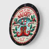 Zuhause von One Naughty Elf Große Wanduhr (Winkel)