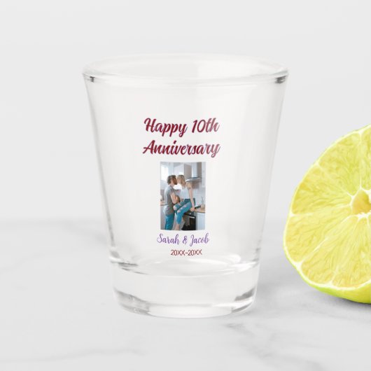 Zum 10. Jubiläum Foto Hochzeitspaar Name d Schnapsglas (Vorderseite)