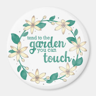 Zum Garten hin gelangt man zu einer Aquarellblume Magnet