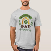 Zum Glück St. Patrick's Day Symbole & Typografie T-Shirt (Vorderseite)