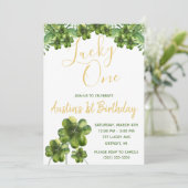 Zum Glück Vierblättriges Kleeblatt erster Geburtst Einladung (Stehend Vorderseite)