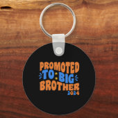 Zum großen Bruder 2024 befördert , Big Brother Schlüsselanhänger (Vorderseite)