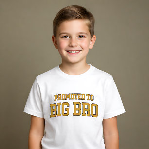 Zum großen Bruder im Varsity-Stil befördert T-Shirt