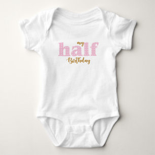 Zum halben Geburtstag einen Körperanzug für Mädche Baby Strampler