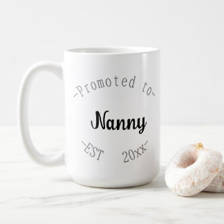 Zum Kindermädchen befördert Kaffeetasse