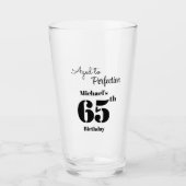 Zum perfekten Alter - Männer 65. Geburtstag Glas (Vorderseite)
