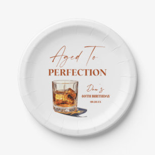 Zum perfekten Altern gereifter Whisky-Glas-Geburts Pappteller