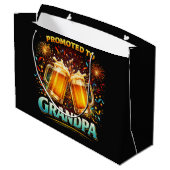 Zum zukünftigen Opa befördert Große Geschenktüte (Rückseite Schrägansicht)