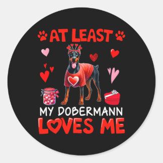 Zumindest liebt mein Dobermann mich Valentinstag S Runder Aufkleber