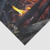 Zünden Sie die Flammen an Seidenpapier (Ausschnitt)