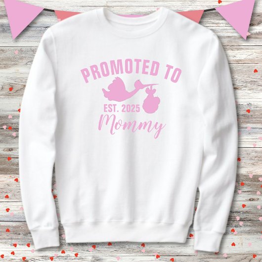 Zur Genderdarstellung bei Stork Girl im Mommy 2025 Sweatshirt