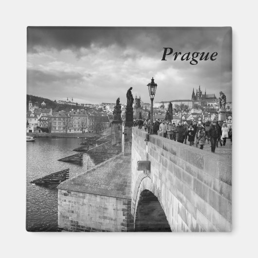 zur Karlsbrücke unter einem stürmischen Himmel in  Magnet (Vorne)