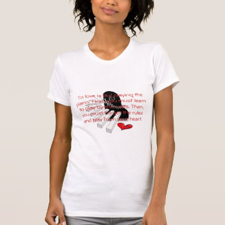 Zur Liebe ist wie das Spielen des Klaviers T-Shirt