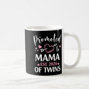 Zur Mama von Zwillingen befördert ca. 2026 Pfeil H Kaffeetasse