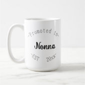 Zur Nonna befördert Kaffeetasse (Links)