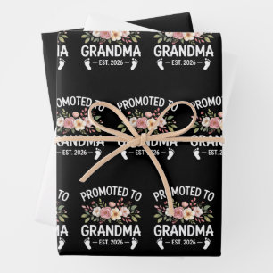 Zur Oma befördert 2026 Erste Nana Floral Geschenkpapier Set