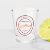 Zur Oma befördert Est. 20XX Schnapsglas (Vorderseite)