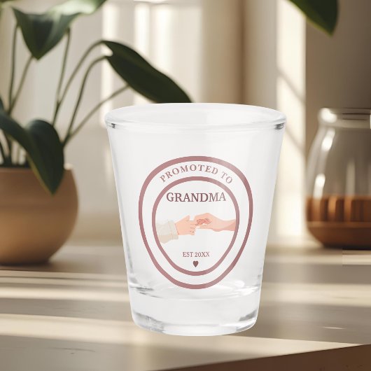 Zur Oma befördert Est. 20XX Schnapsglas