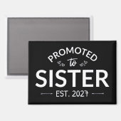 Zur Schwester befördert ca. 2027 Große Schwester I Magnet (Vorderseite/Rückseite)