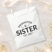 Zur Schwester befördert, vorauss. 2027 Große Schwe Geschenktütchen (Ausgeschnitten)
