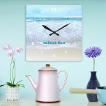 Zur Strandzeit Foto California Ocean Waves Quadratische Wanduhr<br><div class="desc">"Zur Strandzeit." Lassen Sie sich vom frisch salzhaltigen Geruch der Meeresluft erinnern, wann immer Sie die Zeit auf dieser atemberaubenden, pastellfarbenen Foto-Wanduhr Karo haben und erleben Sie den schaumig türkisblauen Surf Südkaliforniens. Ihre Wahl einer rund oder quadratisch gedrehten Uhr. Macht ein großartiges Geschenk für die Hauswärmung! Sie können diese Wanduhr...</div>
