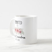 Zur Ururgroßmutter befördert Est 2026 Blumen Baby Kaffeetasse (Vorderseite Links)
