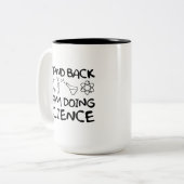 Zurück, ich tue Wissenschaft Zweifarbige Tasse (Vorderseite Links)
