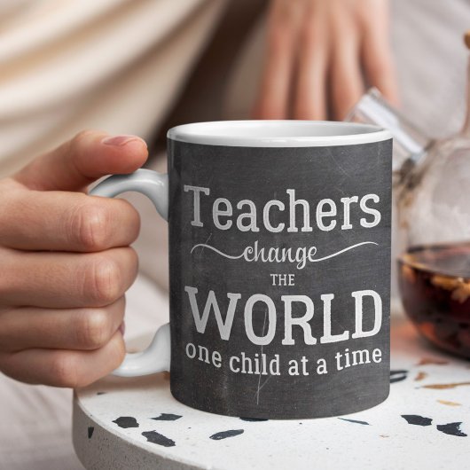 Zurück zu den Lehrern verändern die Weltquote Kaffeetasse