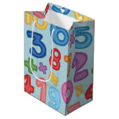 Zurück zu den Schulzahlen im hellblauen Hintergrun Mittlere Geschenktüte (Vorderseite Schrägansicht)