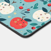 Zurück zum Muster der roten und weißen Äpfel in de Schreibtischunterlage (Ecke)