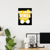 Zurück zur Schule Erste Klasse Vibes Shirt erster Poster (Heimbüro)