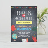 Zurück zur Schule im Chalkboard Einladung (Stehend Vorderseite)