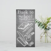 Zurück zur Schule im Chalkboard-Stil (Stehend Vorderseite)