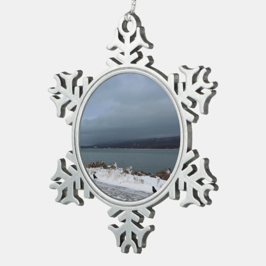 Zusammen Braving den Sturm Schneeflocken Zinn-Ornament (Rechts)