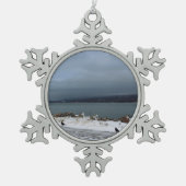 Zusammen Braving den Sturm Schneeflocken Zinn-Ornament (Vorderseite)