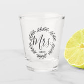 Zusammenpassende Frau Monogram Wreath Schnapsglas (Vorderseite)