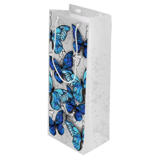 Zusammensetzung von White und Blue Butterflies Geschenktüte Für Weinflaschen (Vorderseite Schrägansicht)