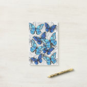 Zusammensetzung von White und Blue Butterflies Post-it Klebezettel (Auf Schreibtisch)