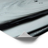 Zusammenstoß mit Wasser in Schwarz und Weiß Poster (Ecke)