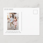 Zwei 2 Foto Minimalistisches Skript Save the Date Postkarte (Rückseite)