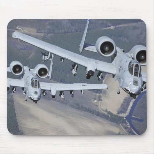 Zwei A-10C-Thunderbolzen II fliegen formatgenau Mousepad (Vorne)